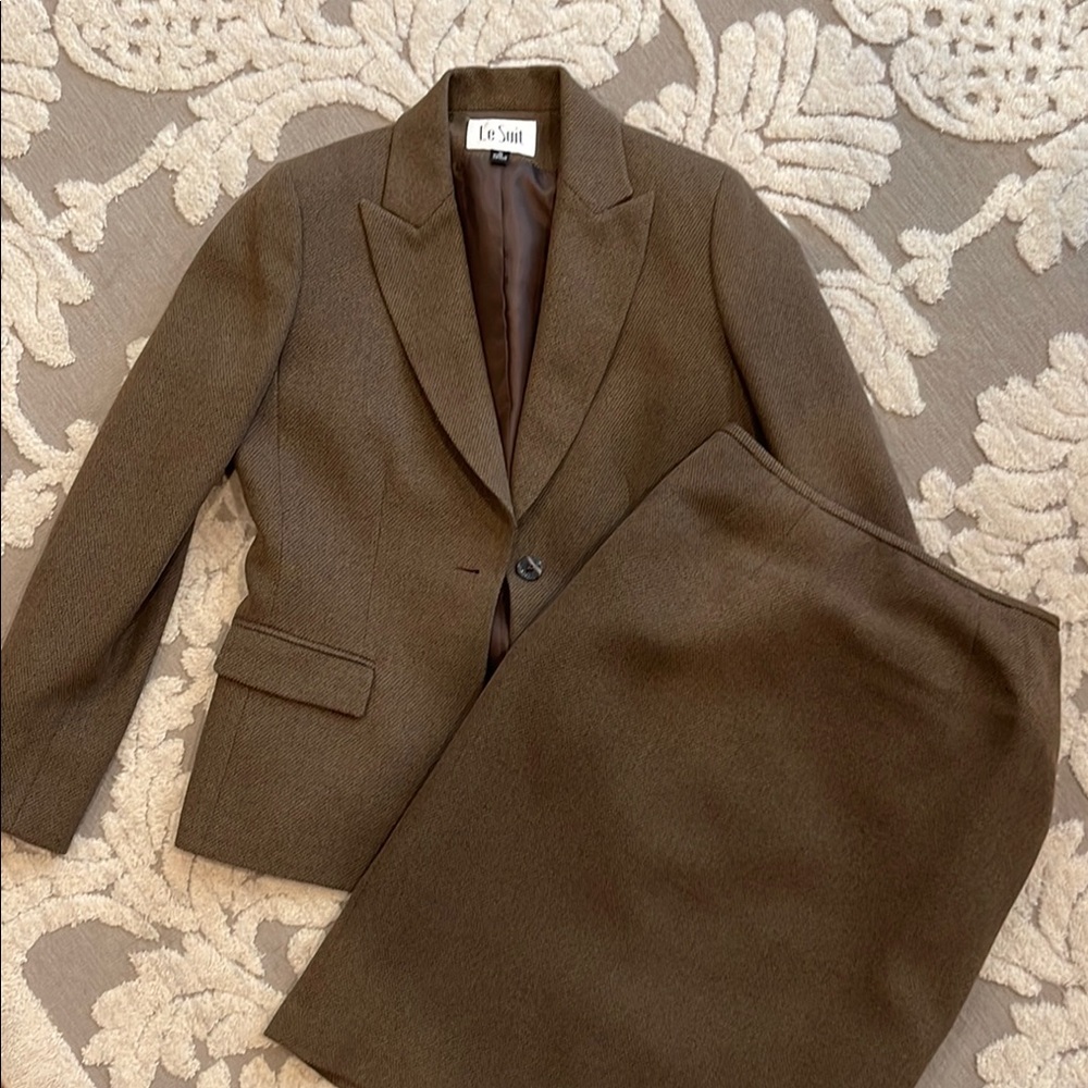 Le Suit Brown Skirt Set Classic Elegance